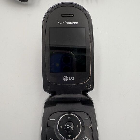 Verizon Wireless LG VX8350 Silver Camera Flip-phone - Picture 4 of 5